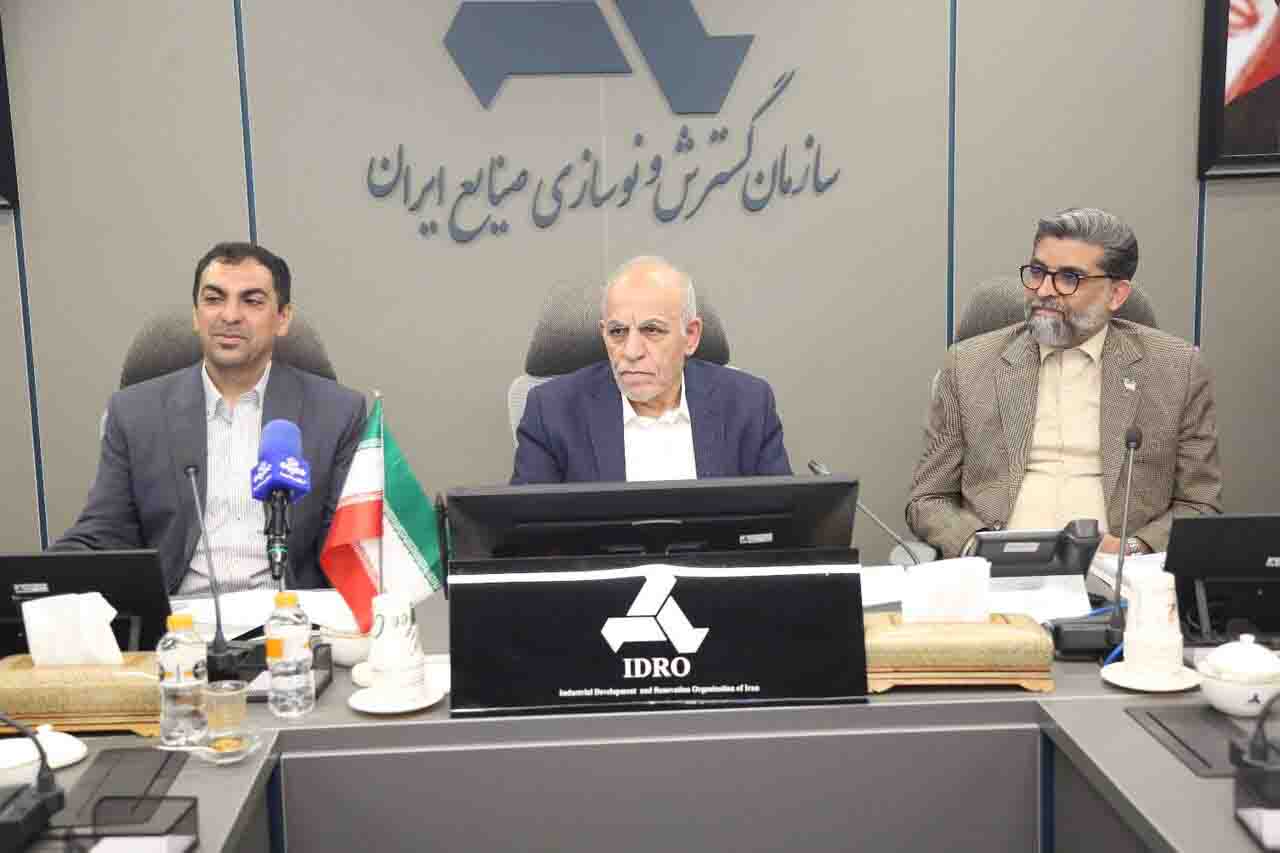 بررسی راهکارهای رفع موانع زنجیره ارزش و کاهش هزینه‌های حمل‌ونقل در توسعه دریامحور